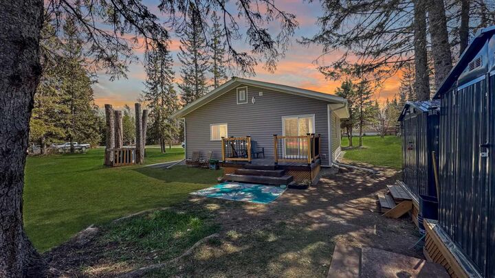 Property Photo:  968 1 Avenue NE  AB T0M 1X0 