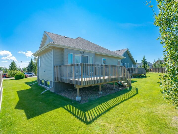 Property Photo:  1408 52B Avenue 1  AB T9V 3L4 