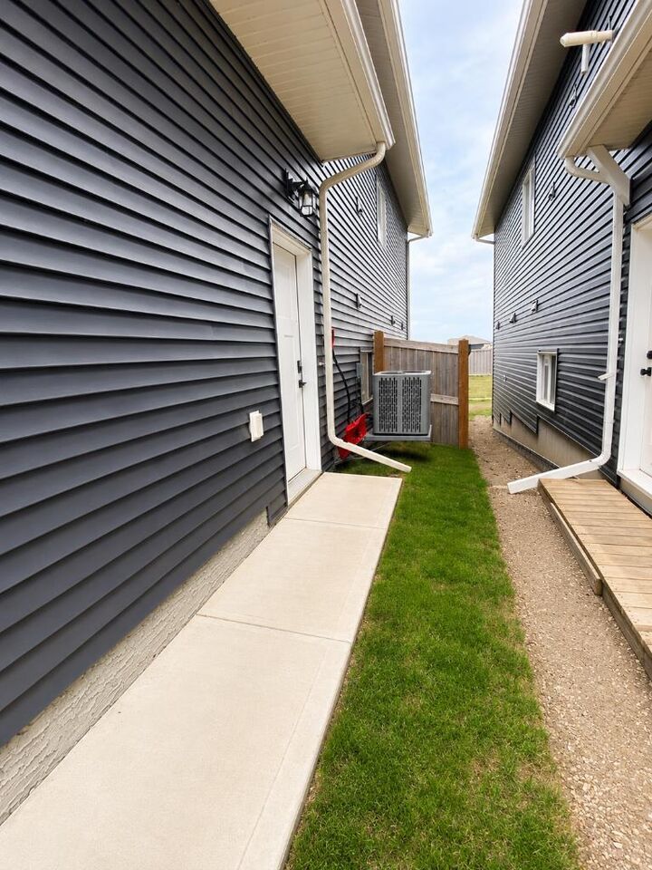 Property Photo:  10513 133 A  AB T8X 0W5 