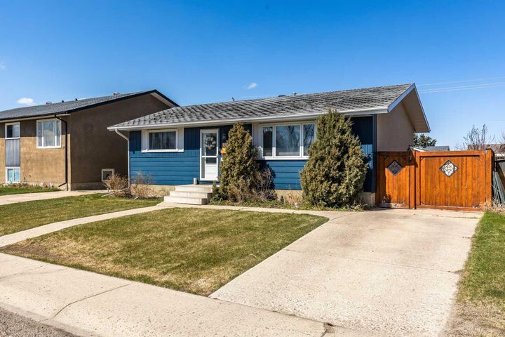 Property Photo:  116 19 Street NE  AB T1C 1B1 