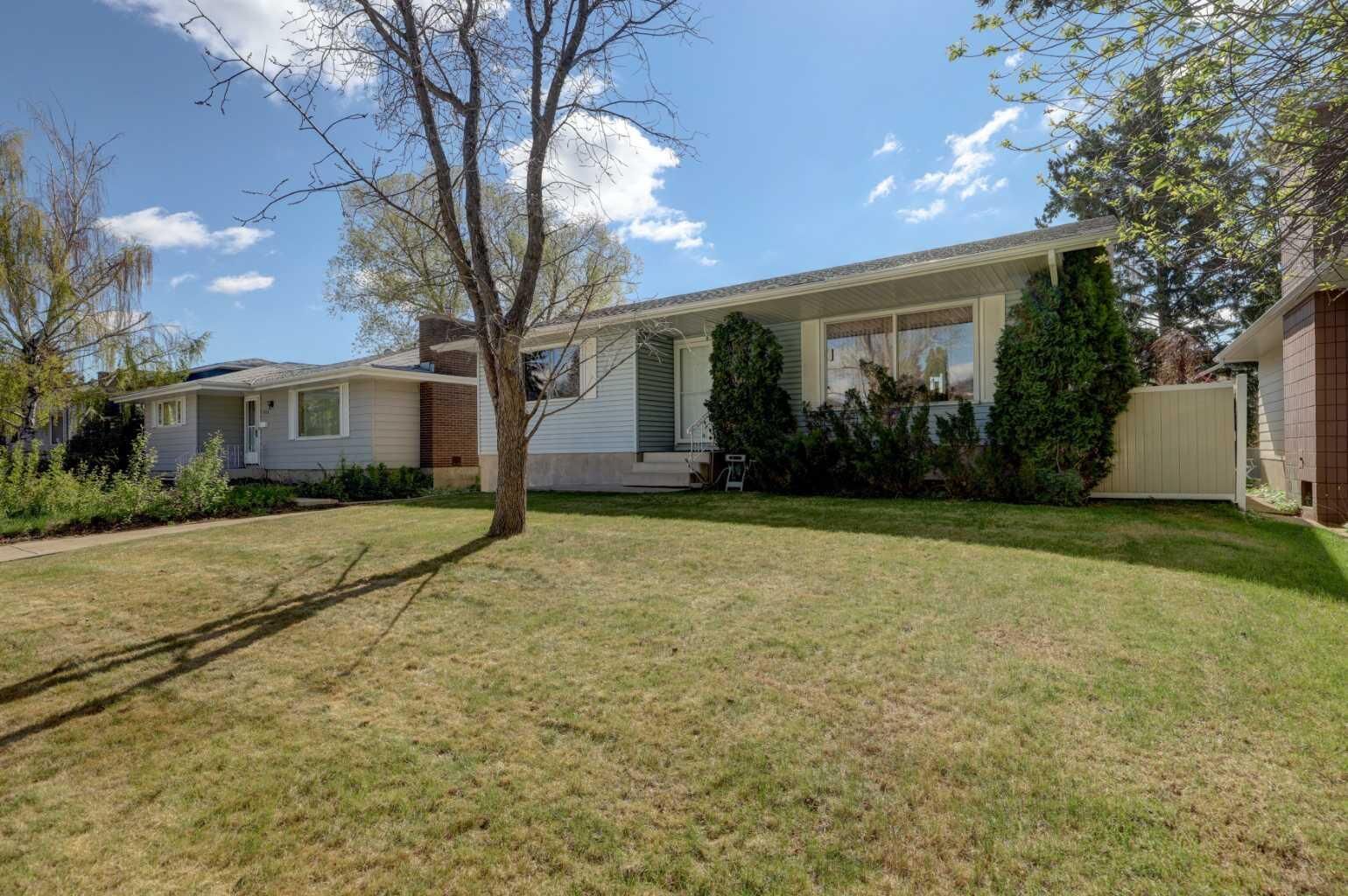 Property Photo:  255 Huntcroft Road NE  AB T2K 4E1 