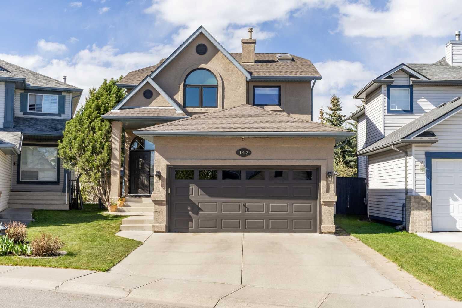 Property Photo:  142 Sierra Nevada Green SW  AB T3H 3R2 