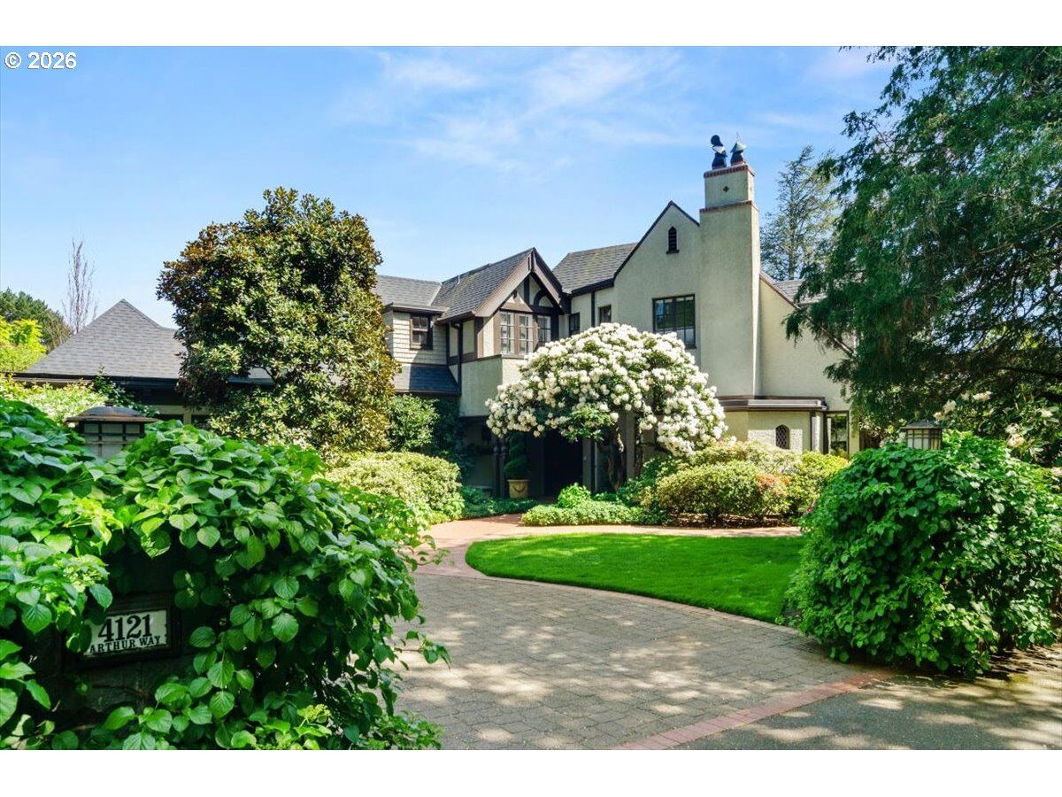 Property Photo: 4121 SW Arthur Way OR 97221