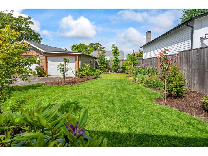 Property Photo:  3523 NE 70th Ave  OR 97213 