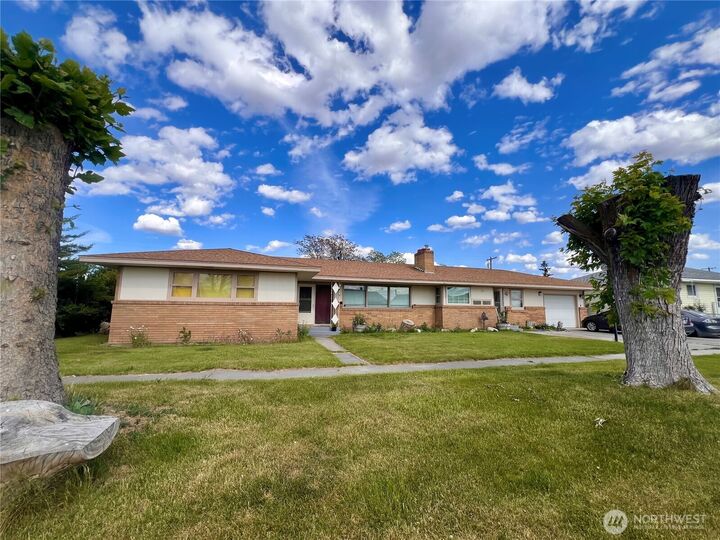 Property Photo: 426 S Almira Avenue WA 99326