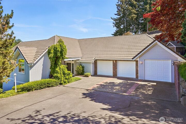 Property Photo:  26100  134th Avenue SE  WA 98042 