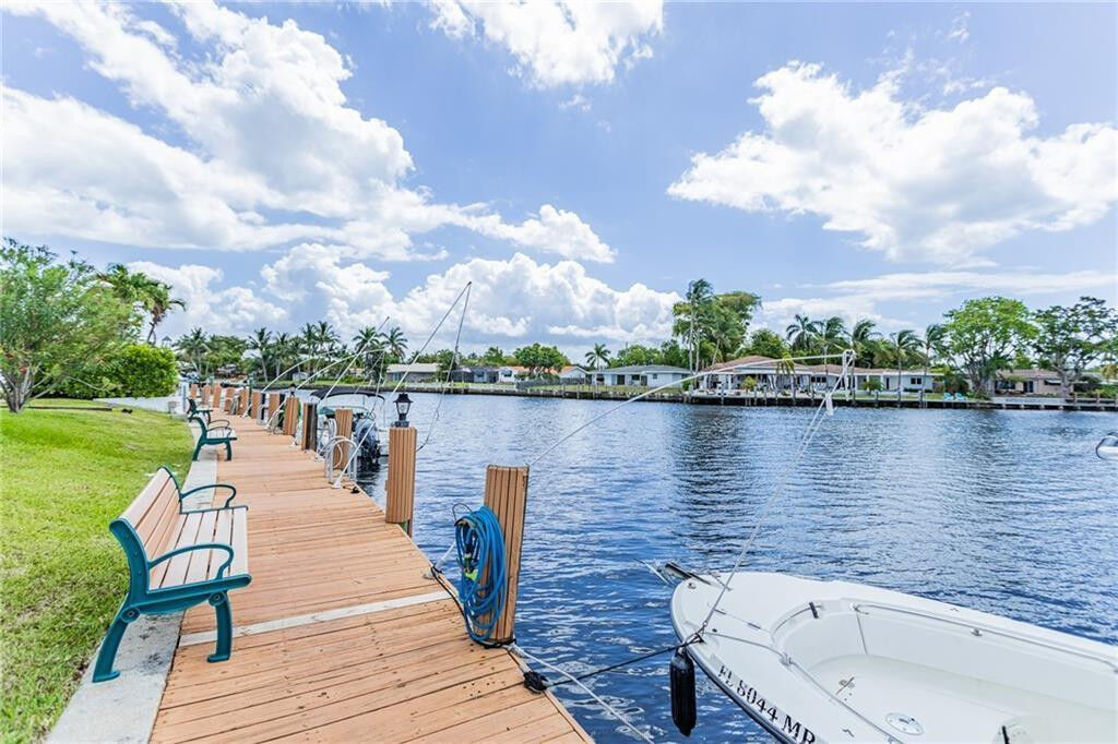 Property Photo:  130 Cypress Club Drive Apt 323  FL 33060 