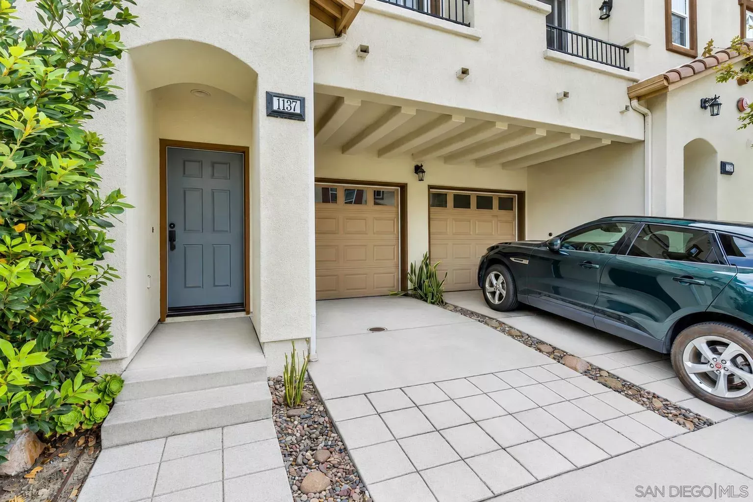 Property Photo: 1137 Terracina CA 92103