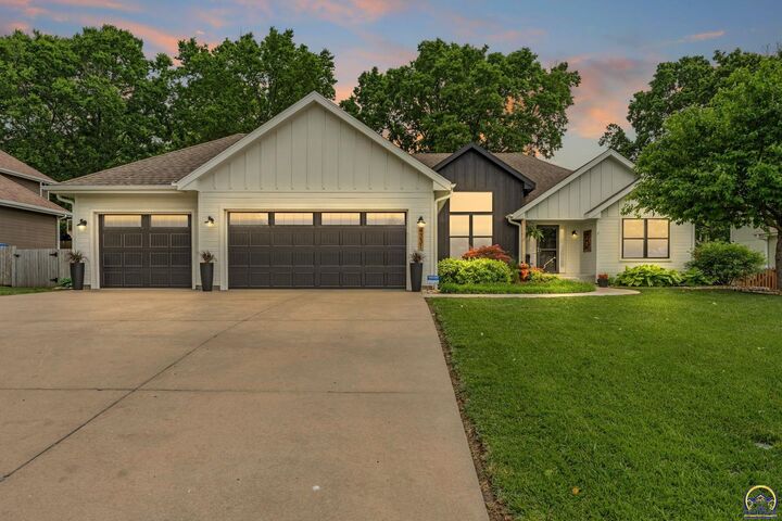 Property Photo:  4331 SE 24th Ct  KS 66542 