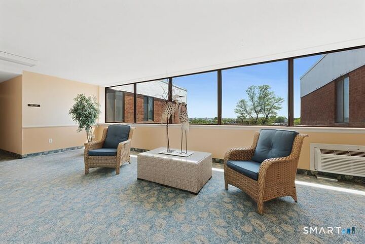Property Photo:  50 Birdseye Street 401  CT 06615 