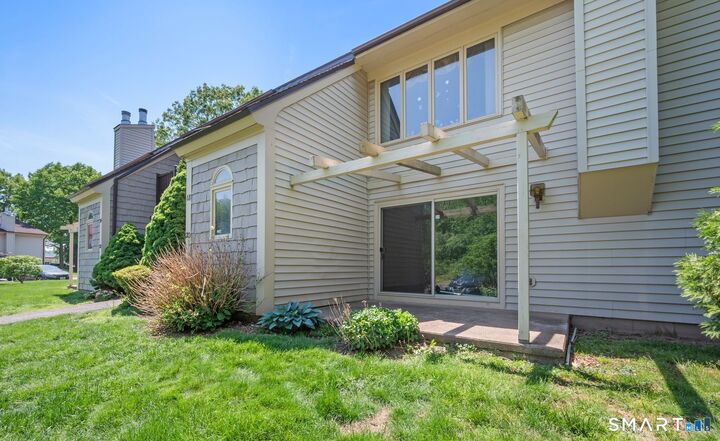 Property Photo:  20 Little Oak Lane 20  CT 06067 