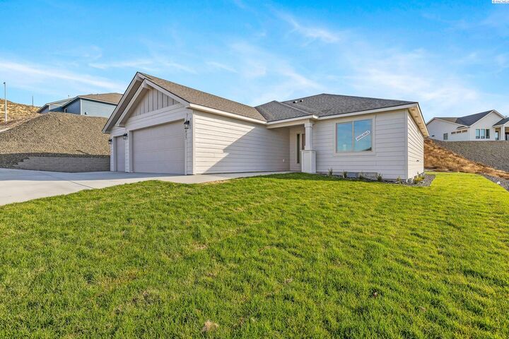 Property Photo:  2837 S Osborne St  WA 99338 