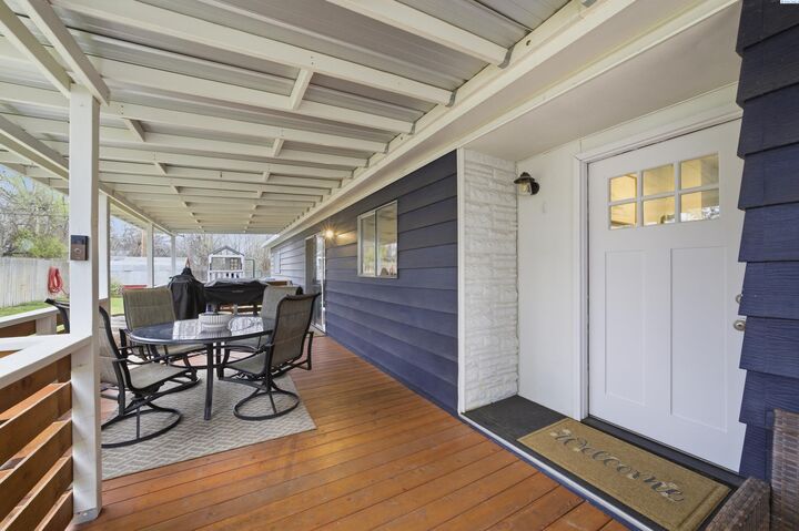 Property Photo: 512 N 61st Ave WA 99353