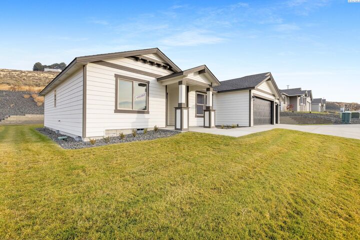 Property Photo: 6326 W 28th Ave WA 99338