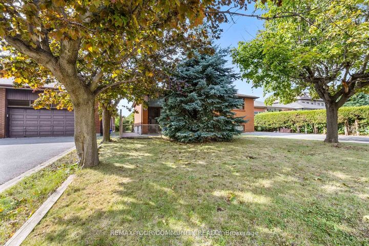 Property Photo: 221 Elgin Mills Road W ON L4C 4M1