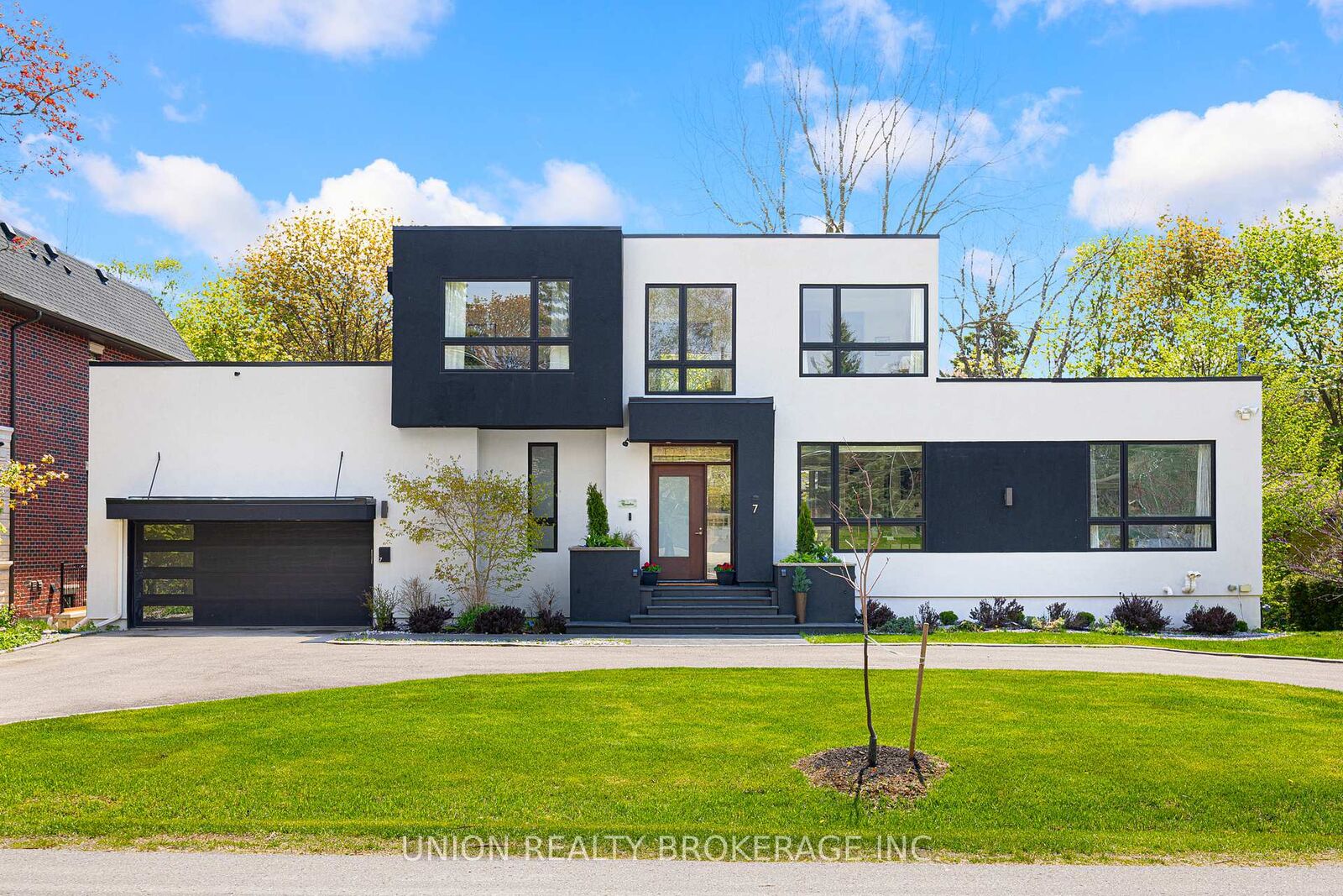 Property Photo: 7 Balcarra Avenue ON M1M 1G8