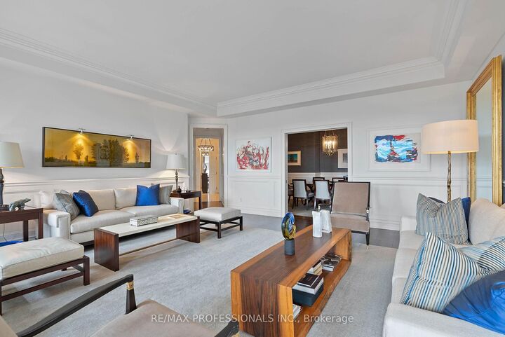 Property Photo: 99 Avenue Road Subph3 ON M5R 2G5