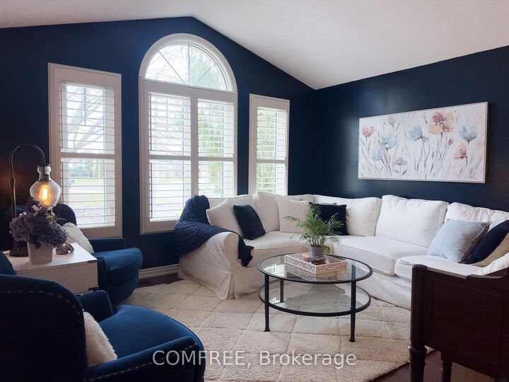 Property Photo:  10 Endicott Drive  ON L2S 3R6 