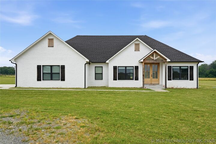 Property Photo:  9862 N 49th Street E  OK 74467 