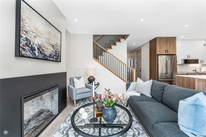 Property Photo:  3333 Henderson Rd 1  BC V8P 5A5 