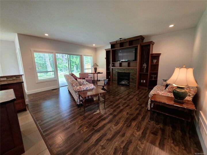 Property Photo:  5450 Tomswood Rd 10  BC V9Y 0B4 