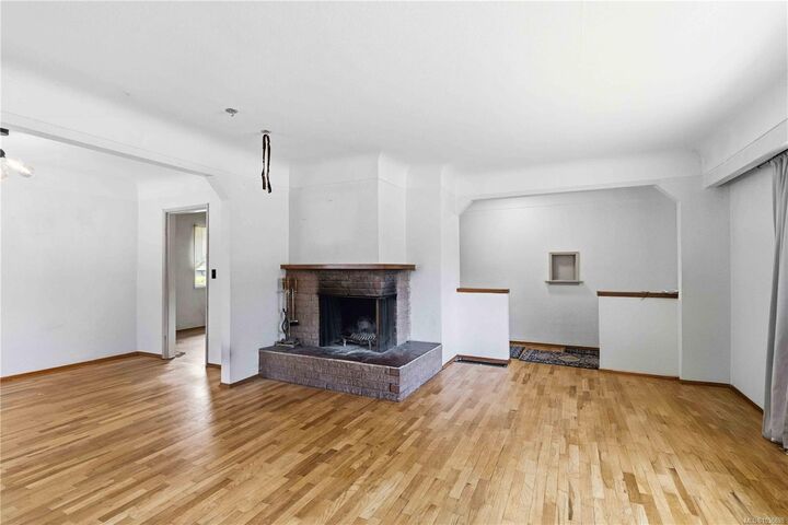 Property Photo: 993 McCallum Rd BC V9B 4C7