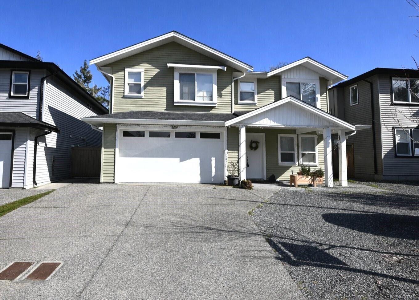Property Photo:  1656 Roberta Rd S  BC V9X 0B6 
