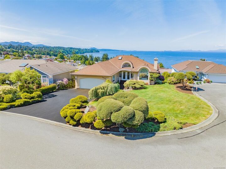 Property Photo: 5056 Vista View Cres BC V9V 1L6