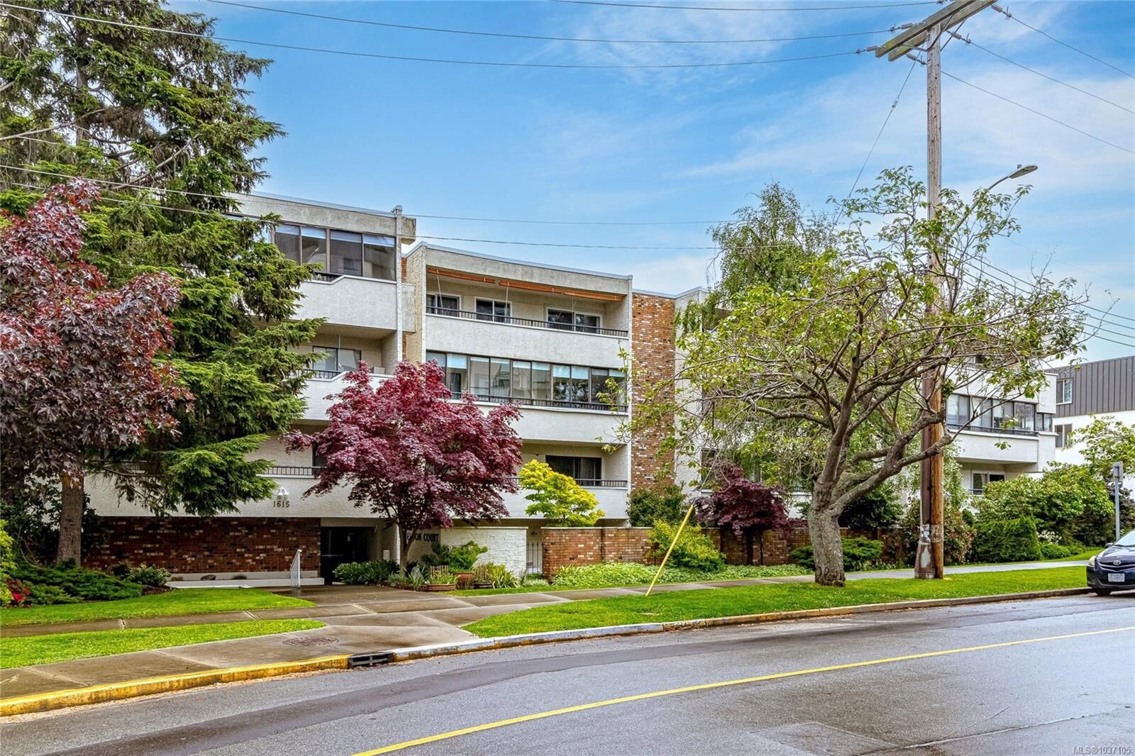Property Photo: 1615 Belcher Ave 307 BC V8R 4N2