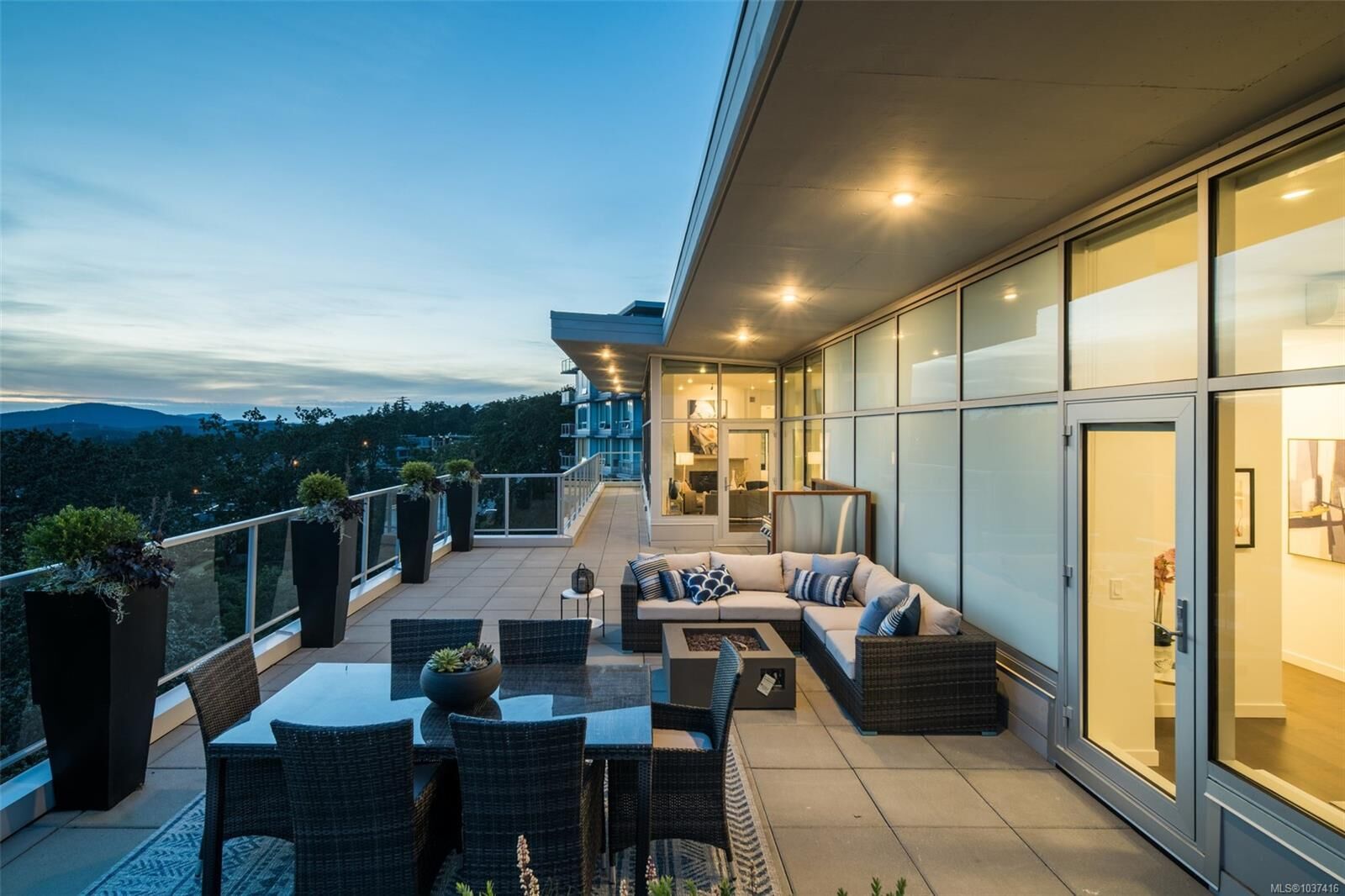 Property Photo: 4009 Rainbow Hill Lane Ph902 BC V8X 0B3