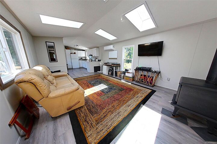 Property Photo: 516 Berg Rd BC V0R 1X2
