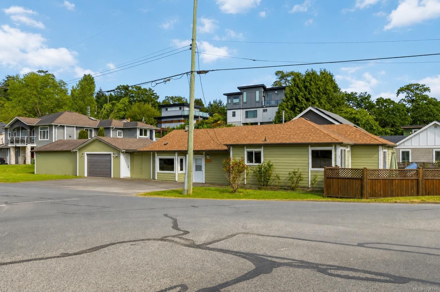 Property Photo:  9 Camden Ave  BC V8Z 1P6 