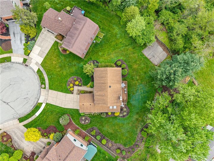 Property Photo:  120 Windsor Court  PA 15146 