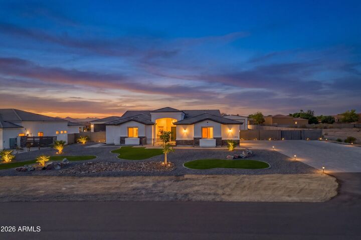 Property Photo:  10136 W Hatfield Road  AZ 85383 