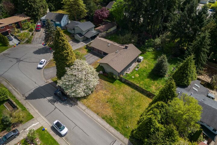 21190 Glenwood Avenue — photo 1