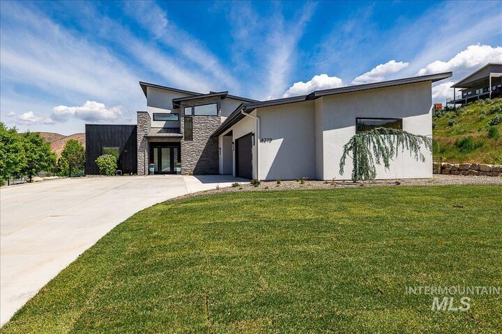 Property Photo: 4219 N Goshawk Way ID 83703