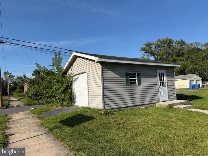 Property Photo:  400 Ross Avenue  PA 17070 