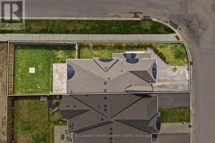 Property Photo: 35 North Cliff Thompson Court ON L0E 1R0