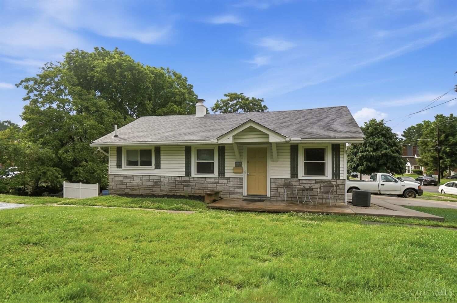 Property Photo:  6864 Park Avenue  OH 45236 