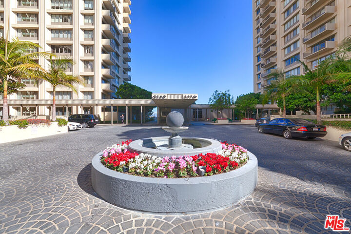Property Photo:  2170 Century Park East  CA 90067 