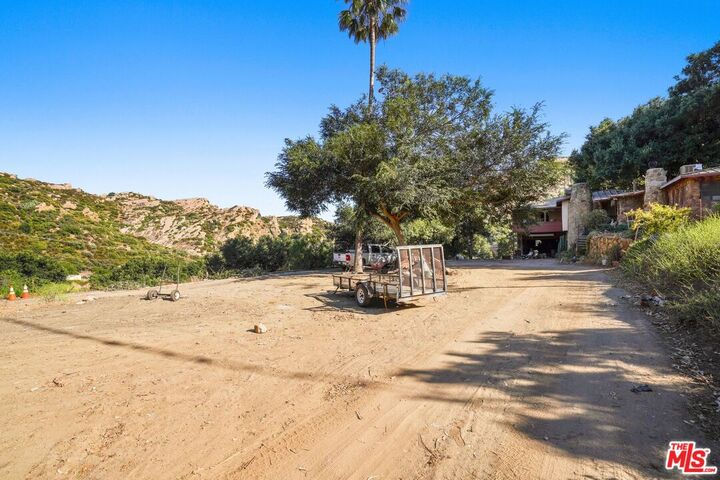 Property Photo:  670 Bryant Dr  CA 91304 