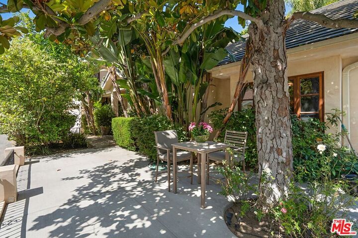 Property Photo: 3645 Longview Valley Rd CA 91423