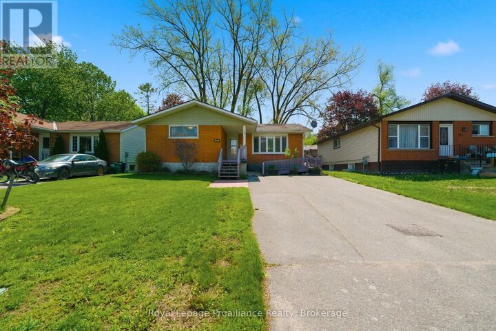 Property Photo:  85 Nicholas Street  ON K8V 4H7 