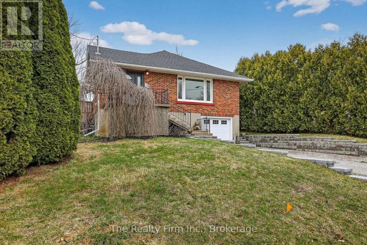 Property Photo: 105 King Street East ON N5C 1G8