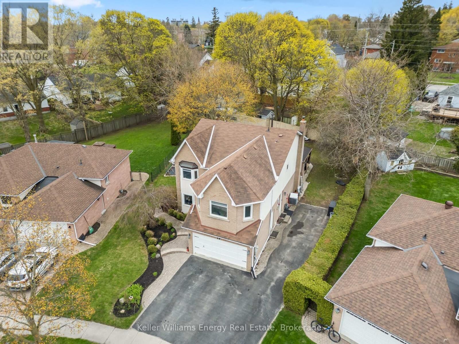 Property Photo:  19 Farncomb Crescent  ON L1C 4L5 
