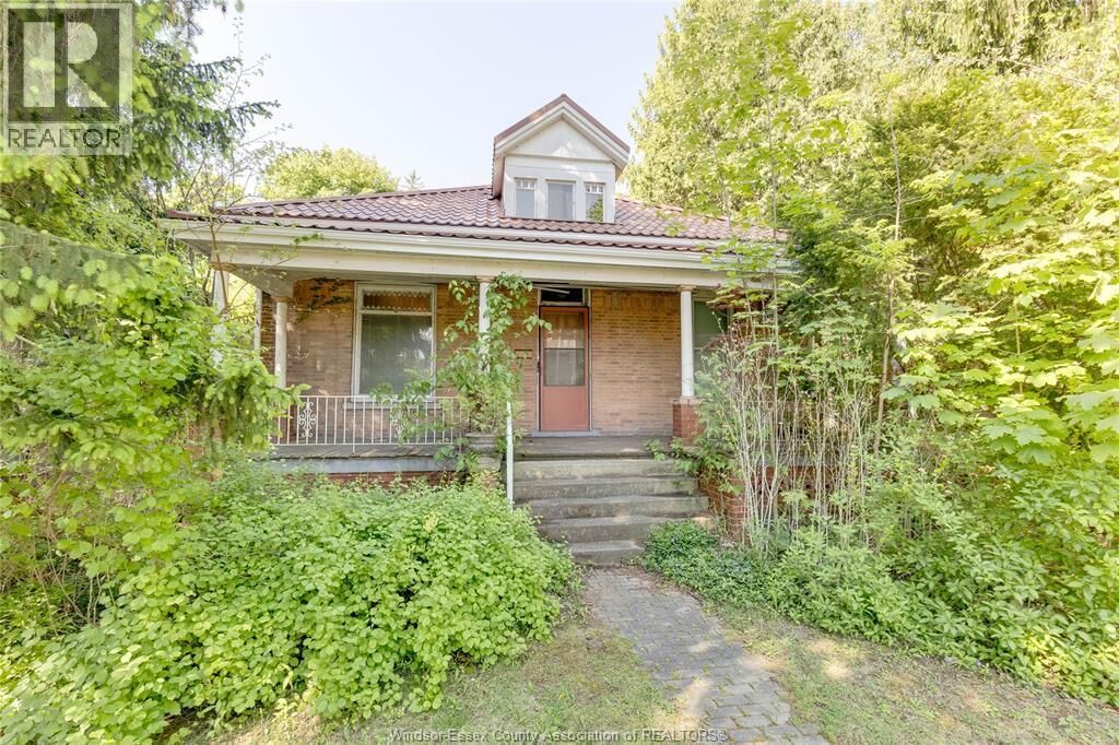 Property Photo: 62 Lacroix Street ON N7M 2T6