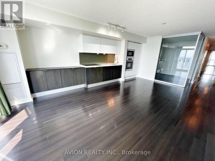 Property Photo:  21 Iceboat Terrace 1807  ON M5V 4A9 