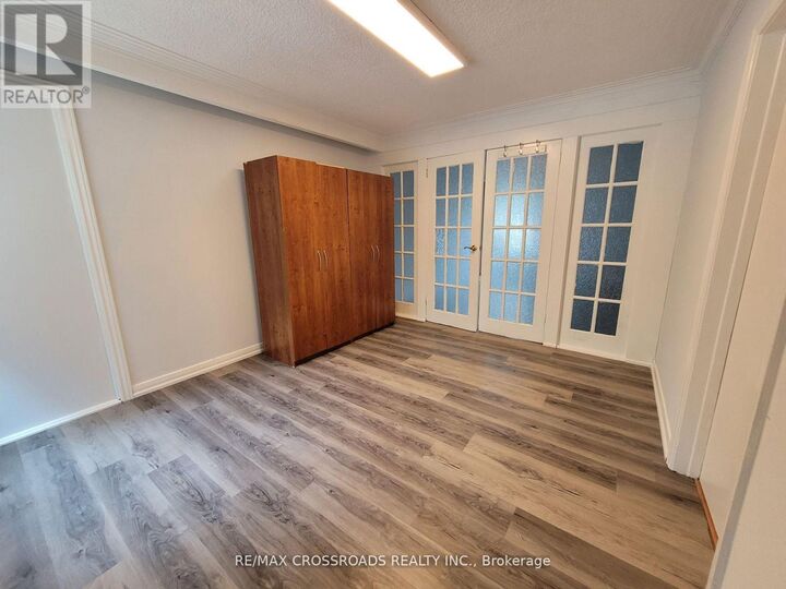 Property Photo:  124 Major Mackenzie Drive East Main  ON L4C 1H1 