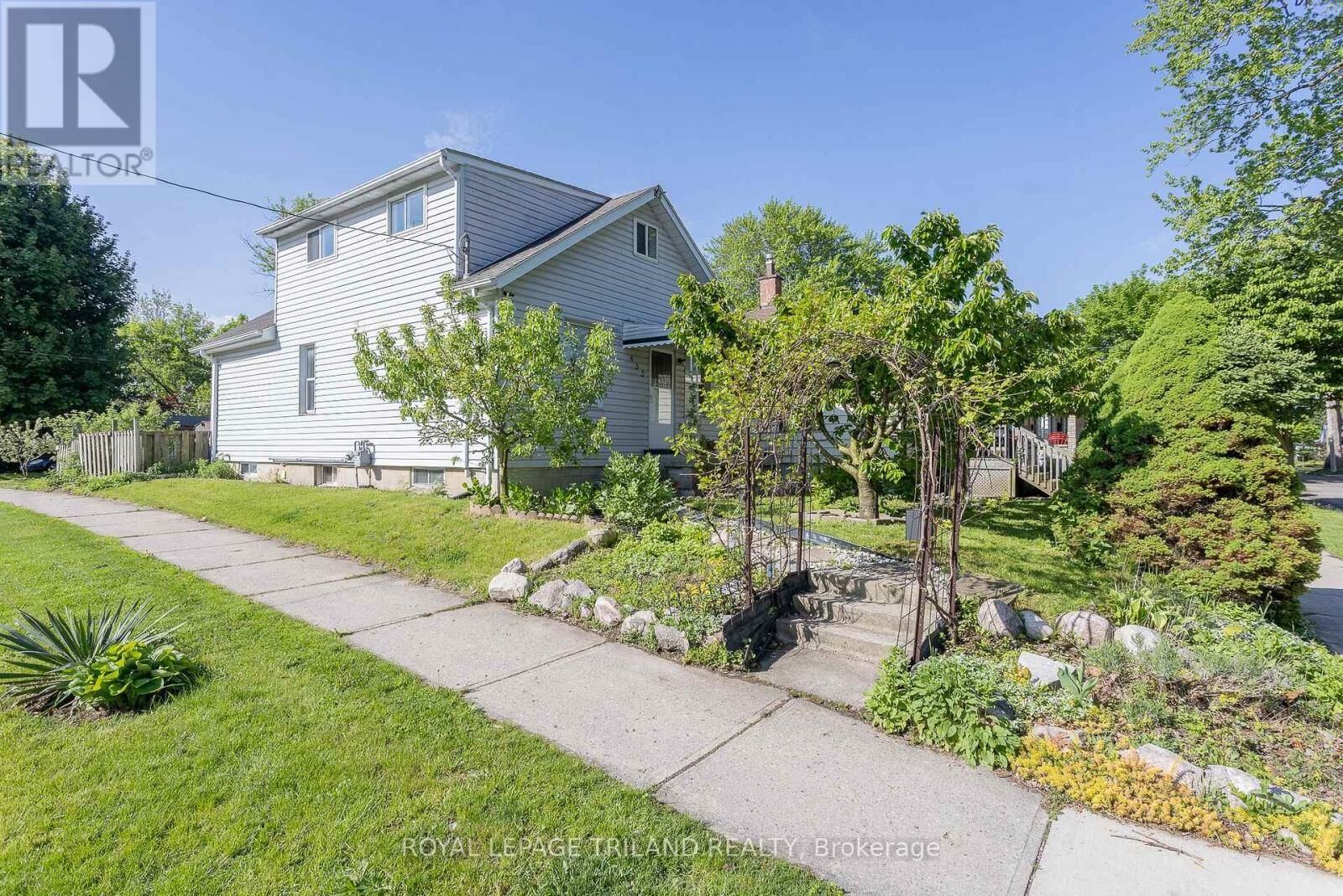 Property Photo:  453 Salisbury Street  ON N5Y 3B3 
