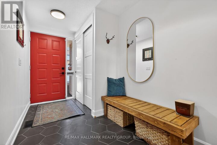 Property Photo:  251 Bruyere Street 12  ON K1N 5E5 
